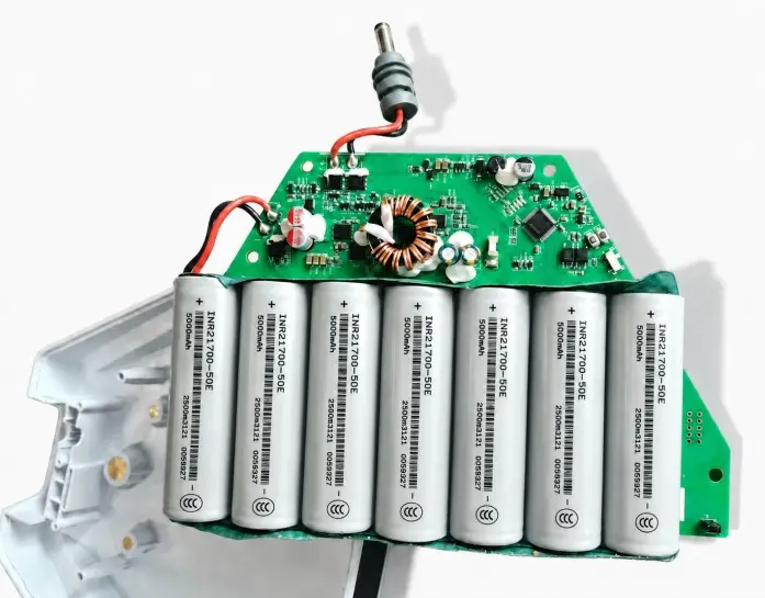 Alimentatore triangolare portatile resistente per uso esterno e di emergenza